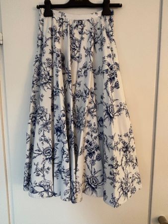 DIOR Jupe , weiss mit Blumenmuster, feinste Baumwolle Gr. 32