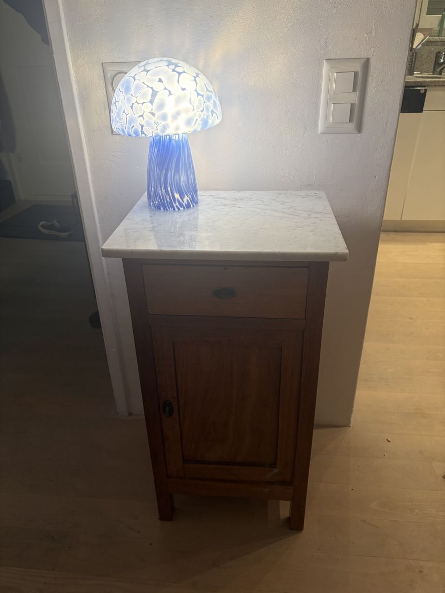 Tables de nuit: Vintage side table with marble top and storage cabinet – D'occasion à Stäfa par CharlotteJB 2