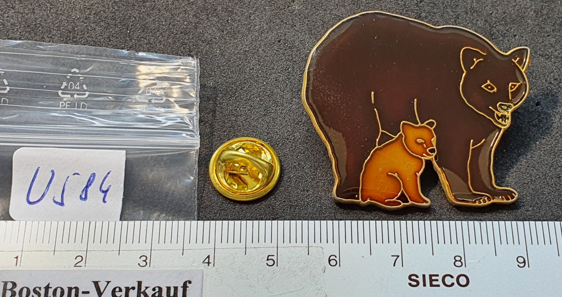 Plaketten & Abzeichen: U584 - Pin Bär Bärenmutter & Bärenjunges – Gebraucht aus Reinach BL von Boston-Verkauf 1
