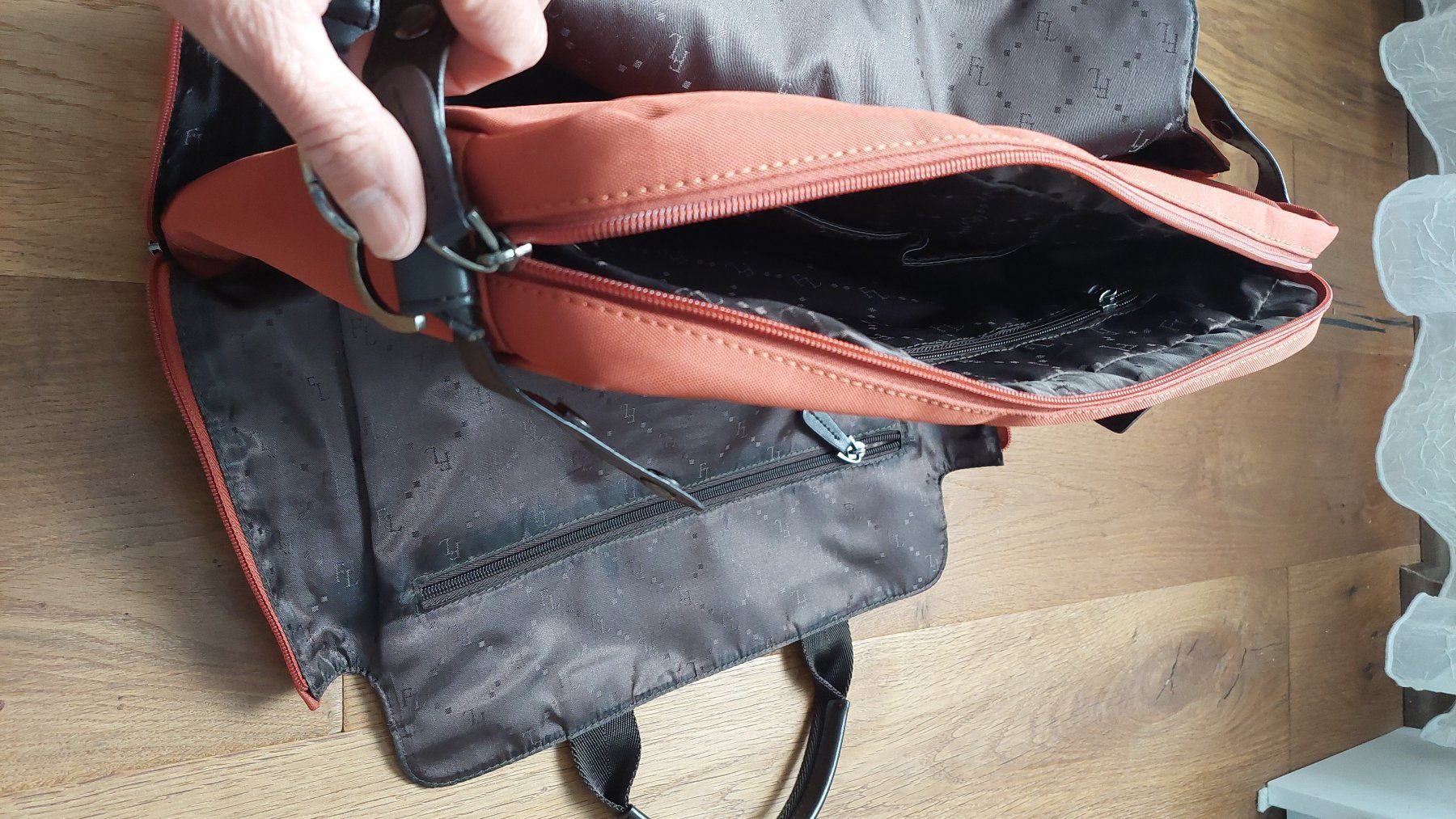 Koffer & Taschen: Sac "porte-documents" en très bon état. – Gebraucht aus Grandson von Dobbyl 3