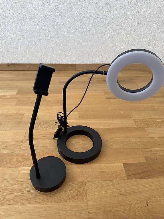 Lampes: Ikea Ringleuchte mit Mobiltelefonhalter – D'occasion à Koppigen par _f.n_ 1