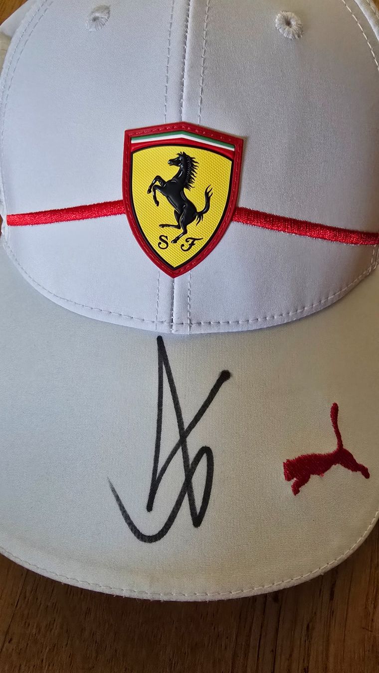 Autografi: Casquette Ferrari signée par Arthur Leclerc – Usato da St-Sulpice VD venduto da GT3RS 1