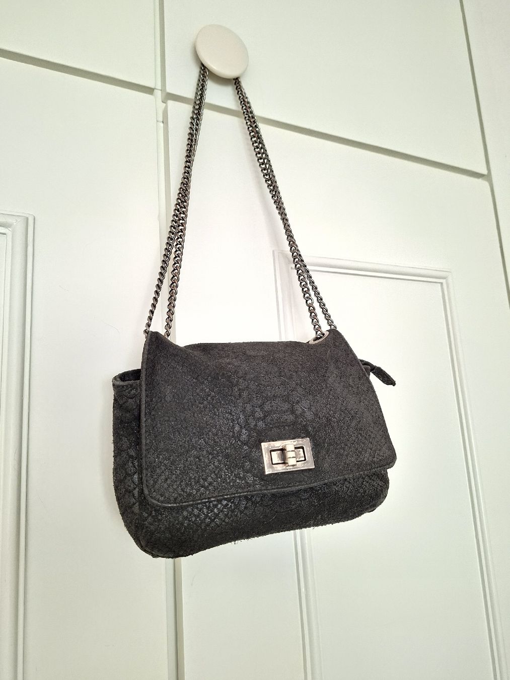 Taschen für Damen: Sac italien en cuir noir effet python à chaîne – Gebraucht aus Lutry von Sim_Sta 4
