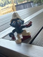 Schlumpf Figur, Maler, mit Farbpalette und Pinsel, gebraucht