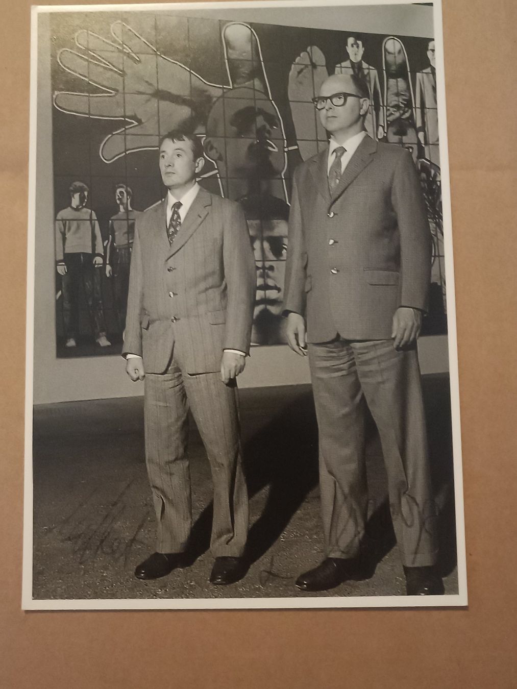 Autogramme: Gilbert & George - handsigniert – Gebraucht aus Menziken von Artographs