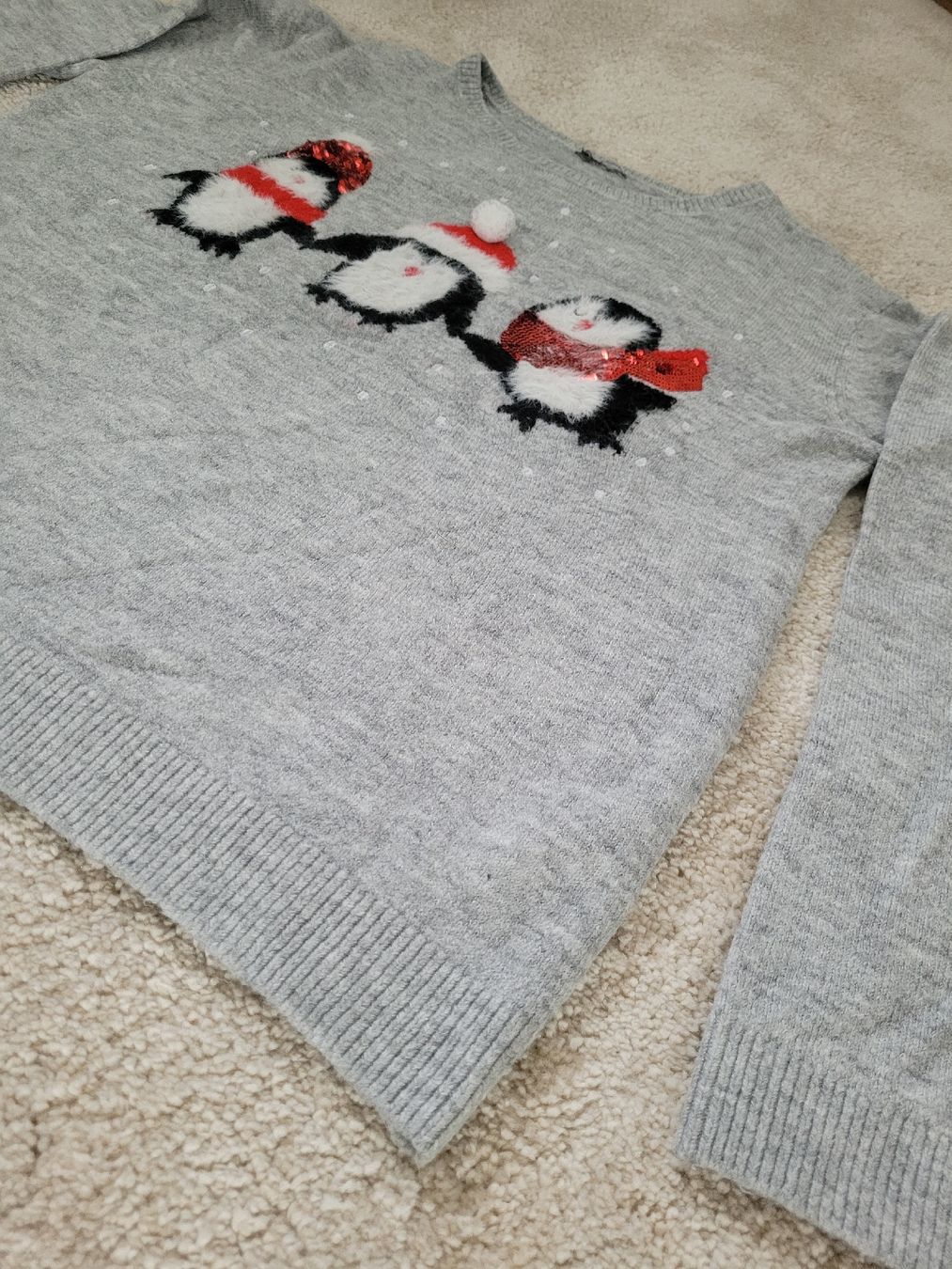C&A Pullover & Sweatshirts: Pullover Damen grau Pinguin Motiv Grösse M – Gebraucht aus Bennau von Moonshine_68 2