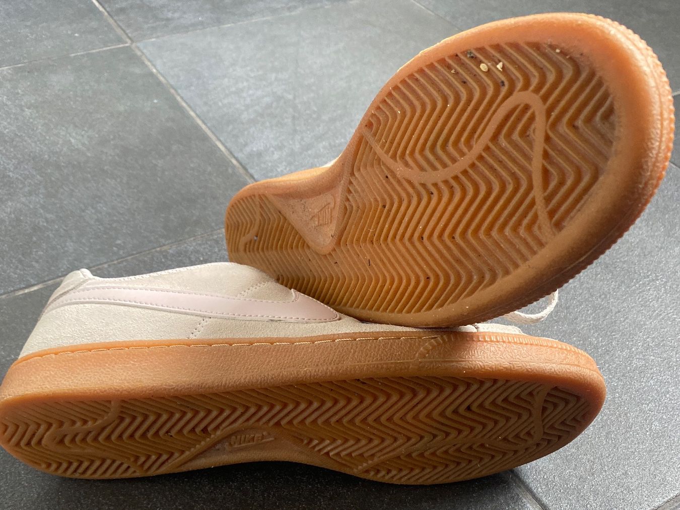 Nike Scarpe da donna: Vintage Sneaker – Usato da Bern venduto da hoover08 1