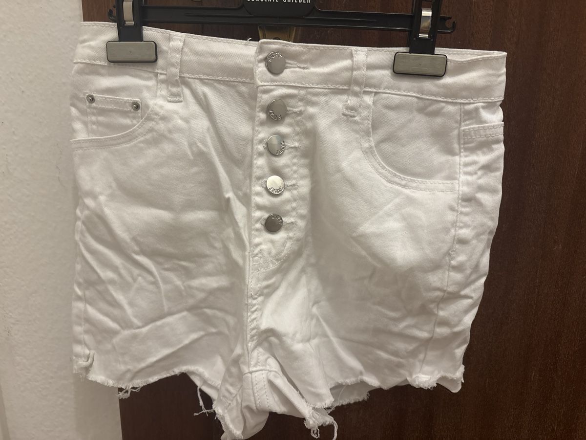 Jeans: Shorts blancs taille haute décontractés – Neuf (Voir description) à Genève par emi_rrq8 2
