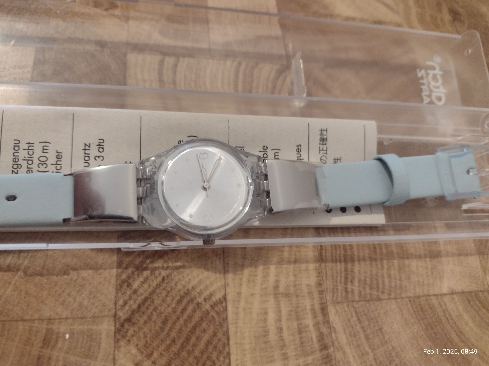 Swatch Orologi: Like New Swatch Watch: Silver & Blue Details – Usato da Zürich venduto da TrainLine 3