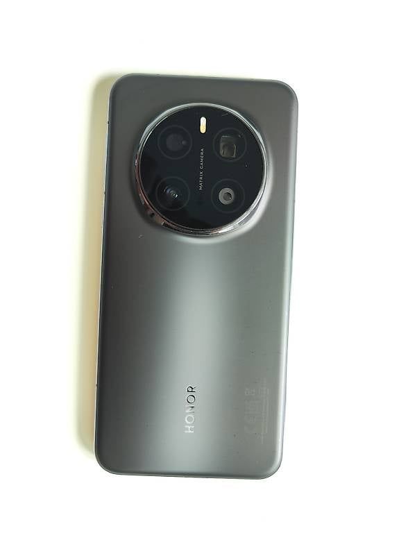 Telefoni cellulari / Smartphones: Honor Magic 7 Pro Global 512 mit  Zubehör  – Usato da Frauenfeld venduto da rrc_x6zm 2