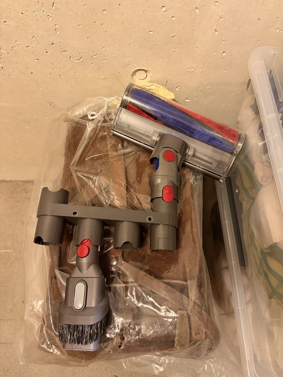 Dyson Aspirapolveri & Accessori: Dyson Aufsätze und Batterie – Usato da Horgen venduto da baluu_10 1