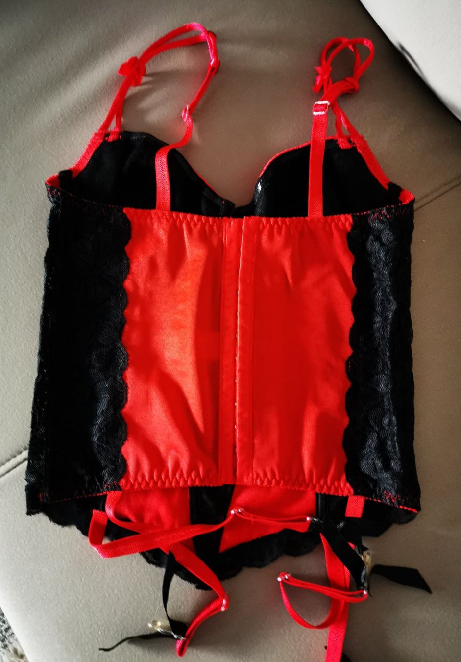 Altra biancheria intima: Corsage Strapse Schwarz Rot mit Spitze Grösse Cup B 075 – Nuovo (secondo la descrizione) da Märstetten venduto da DyRaZsu 3