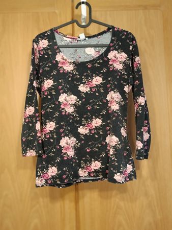 Schwarzes Langarmshirt mit Rosenmuster | Gr. L