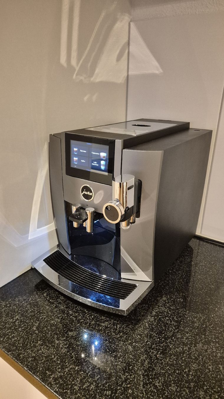 Jura Macchine per caffè & Macchine per espresso: Jura S8 Vollautomat – Usato da Büron venduto da italian0 1