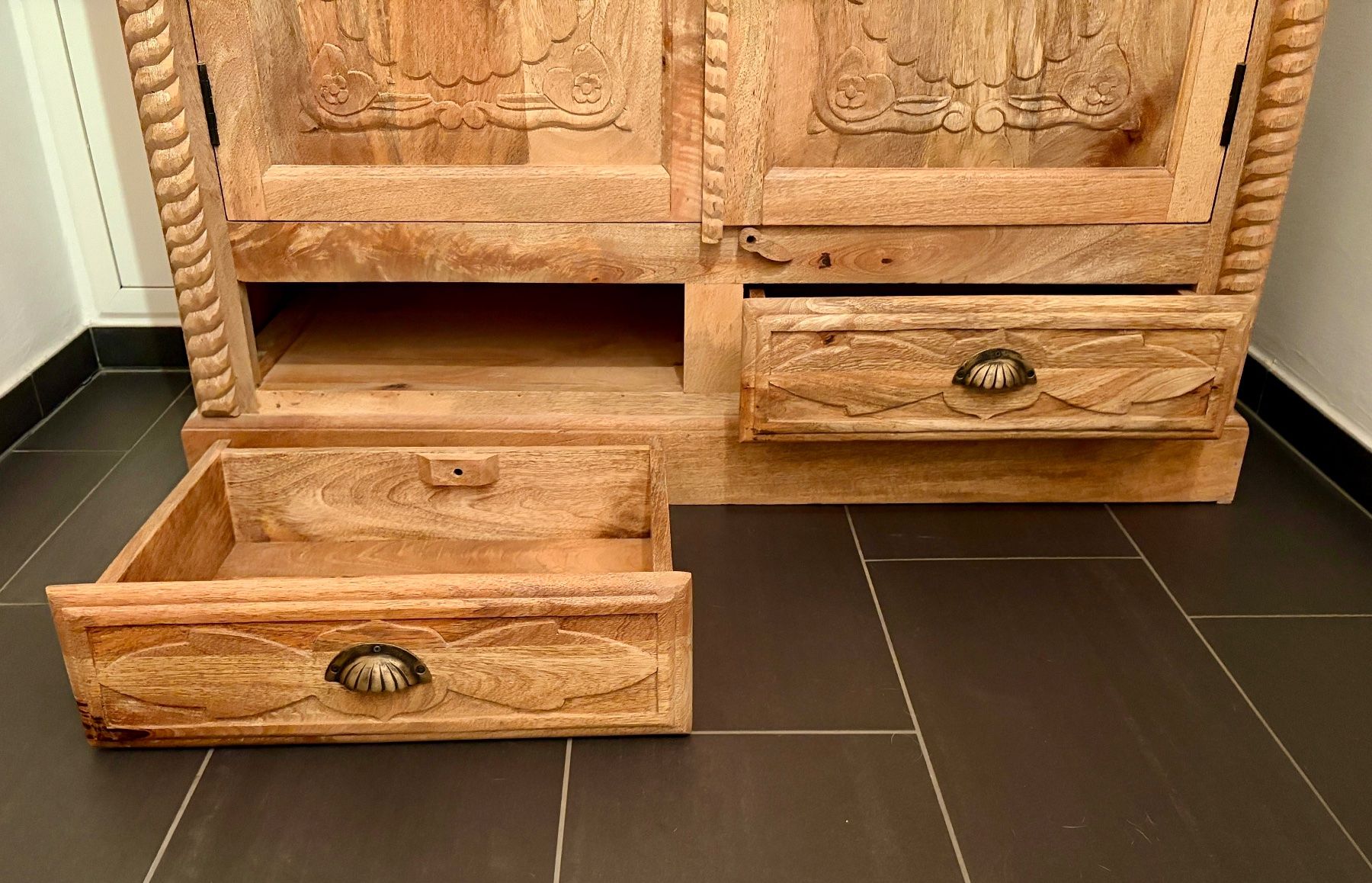 Armadi: Schrank aus Mangoholz – Usato da Uster venduto da Kooikergirl 4