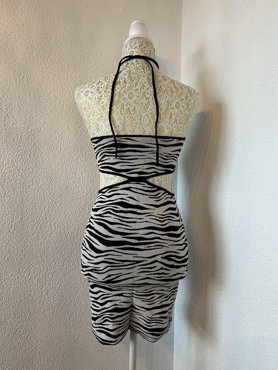 Bershka Kleider: Bershka outgoing dress🤍🖤 – Gebraucht aus Otelfingen von houseofstae 1