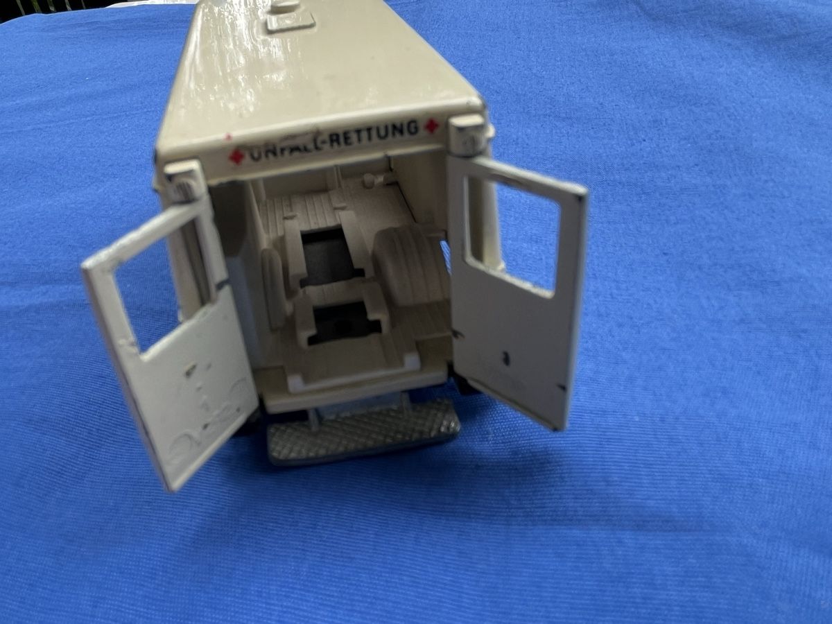 Siku Modellautos: Siku Binz Rettungswagen V 92  – Gebraucht aus Romanshorn von Apfelschuss 2