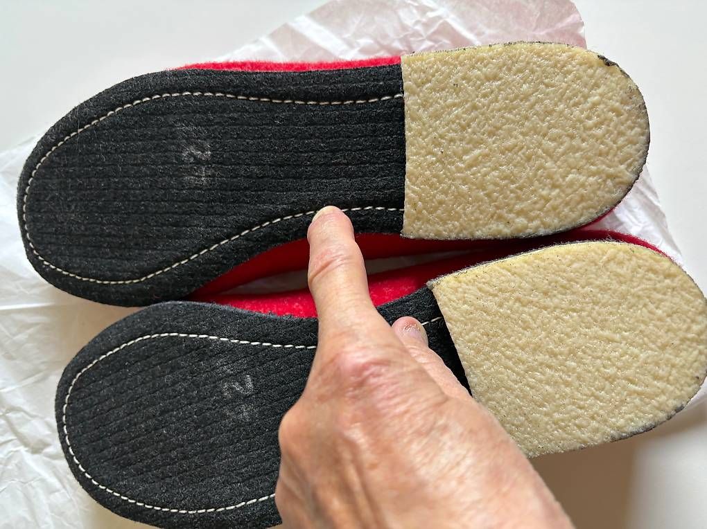 Scarpe da uomo: Hausschuhe Filz, neuwertig – Nuovo e nell'imballaggio originale da Zürich venduto da Lilifee0 1
