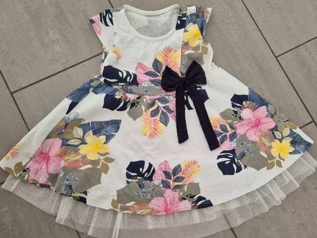Mädchenkleid weiss/tropischem Blumenprint & Schleife gr 4A