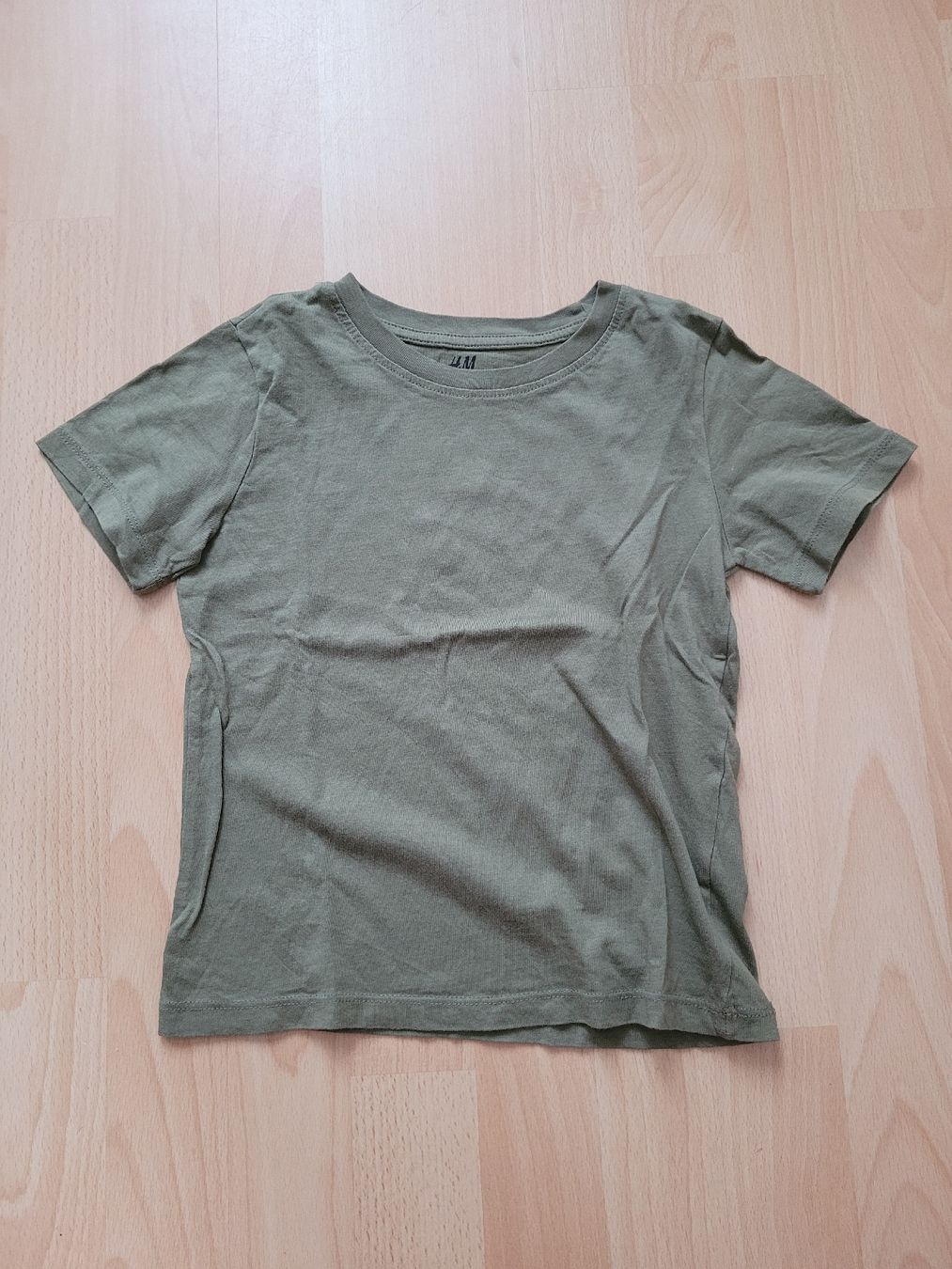 Chemises, T-shirts & Polos: T-Shirt gr. 110/116 – D'occasion à Inwil par Flower2325