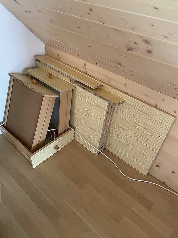 Schreibtische: À donner, petit bureau d'étudiant – Gebraucht aus Faoug von rocamadou 1