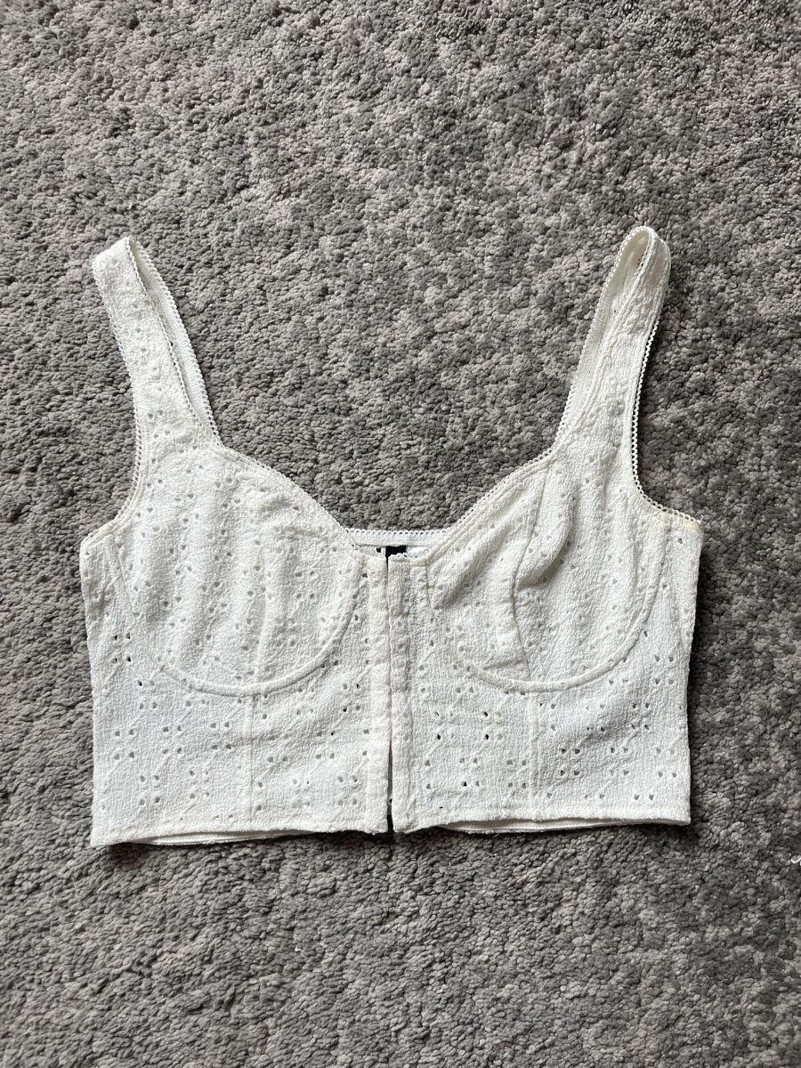 H&M Tops: Crop top blanc attache devant  taille 46 – Neuf (Voir description) à Lausanne par mae_dj7r