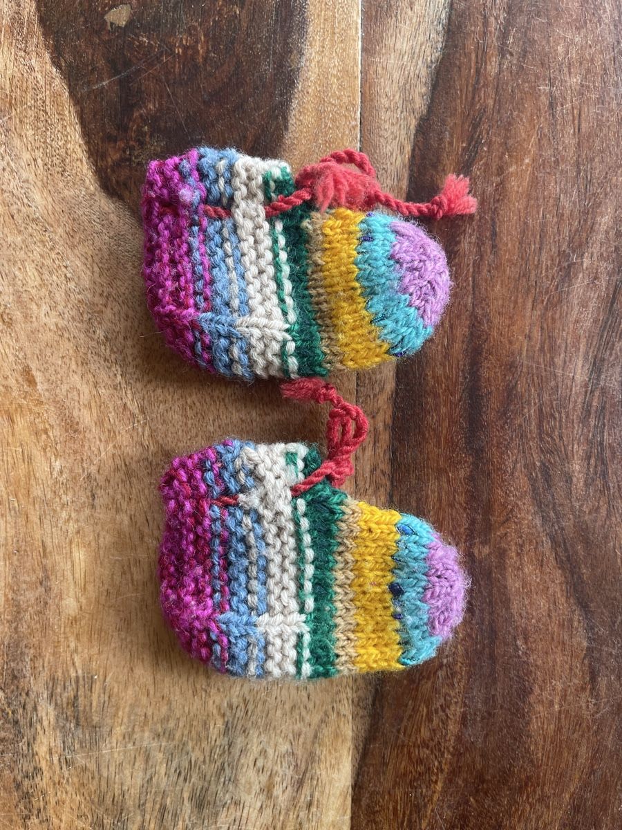 Calze per bambini: Babyschuhe/Söckli, handgestrickt – Usato da Hirzel venduto da carta9