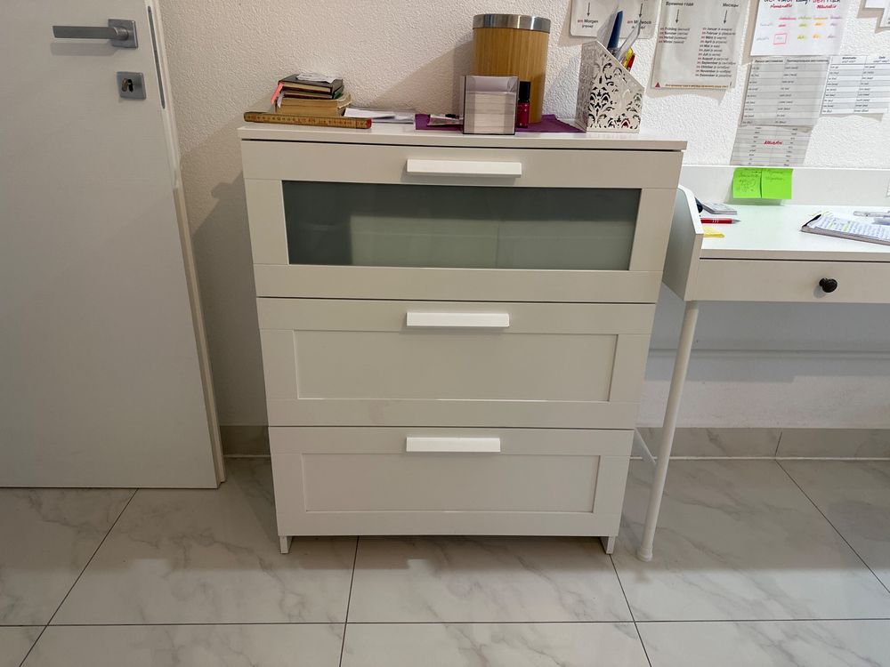 Zwei weiße Kommoden von IKEA, gebraucht, in gutem Zustand. E (Gebraucht) in Chiasso für CHF 25 – nur Abholung auf Ricardo kaufen