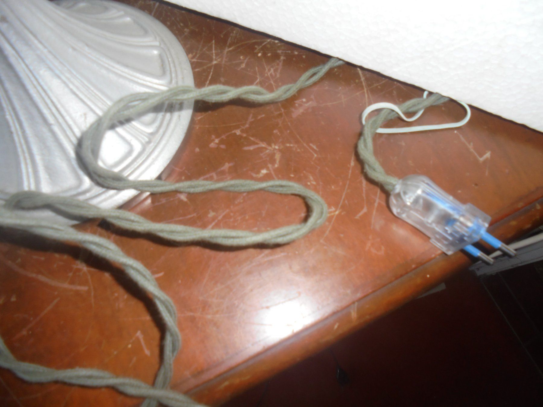 Lampen: Antike Tischlampe der Marke CALOR – Gebraucht aus Camorino von Hunpete 8