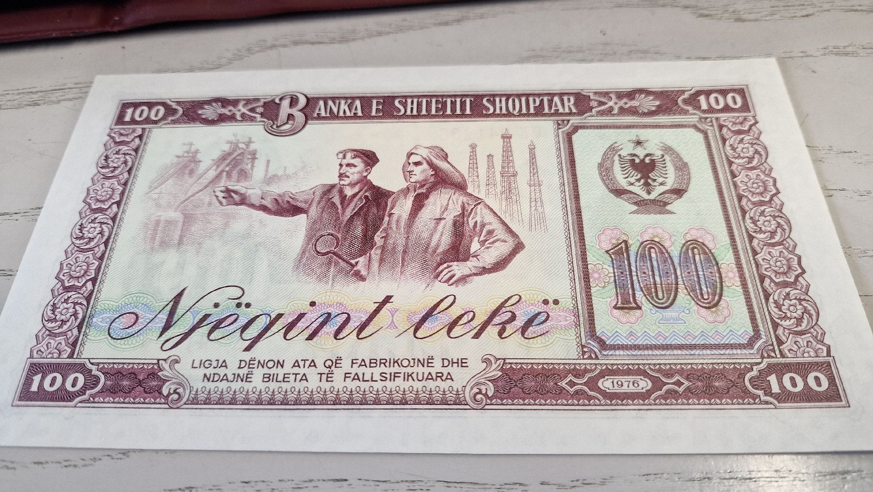 Banconote: 100 Lekë Albanien 1976 Banknote – Nuovo e nell'imballaggio originale da Herisau venduto da Antiques.AR 1