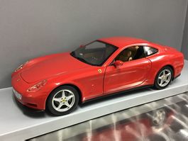 Ferrari 612 Scaglietti Hot Wheels Massstab 1:18 Top!
