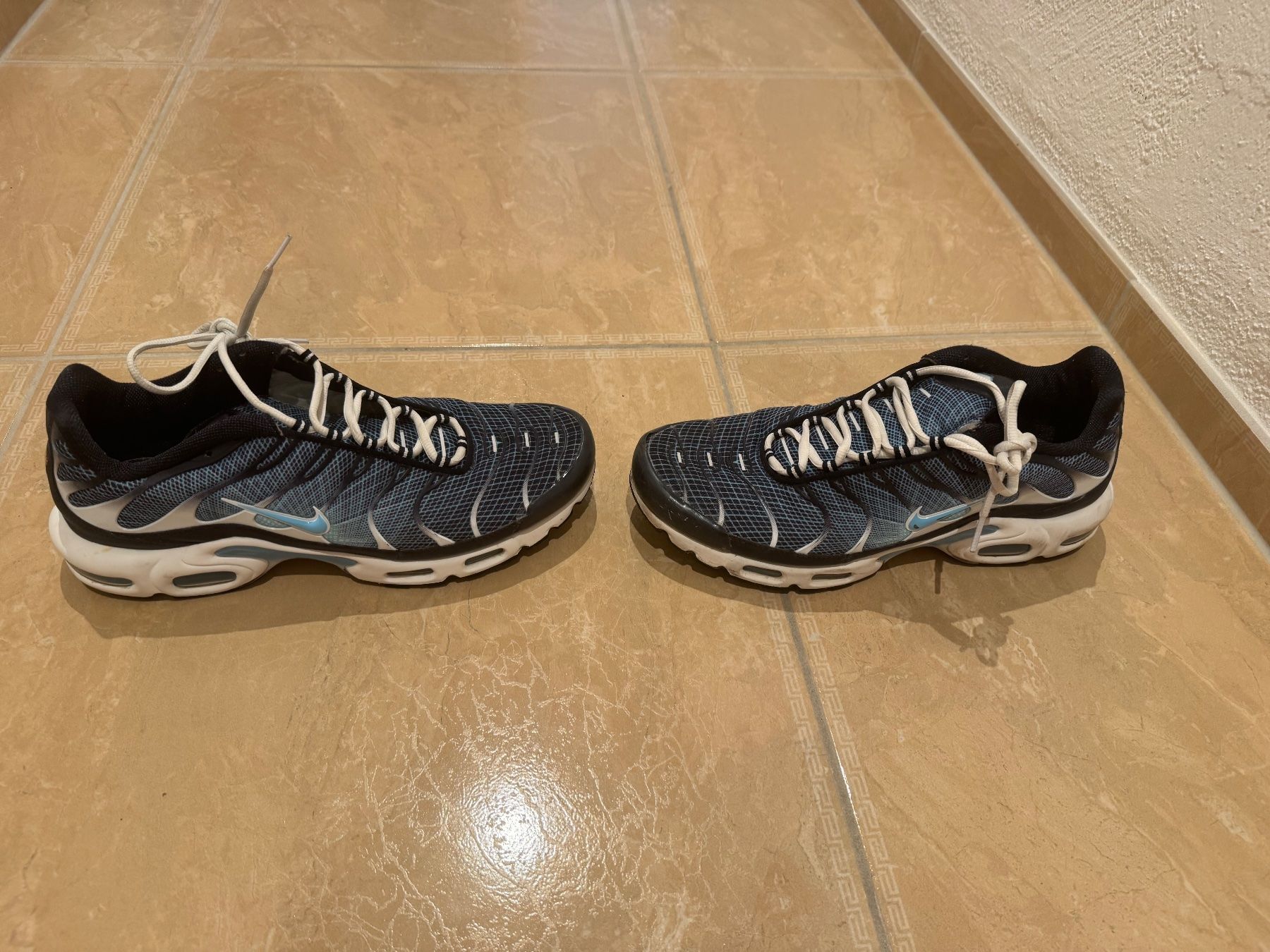 Nike Herrenschuhe: Nike Air 8 DN8 Sneakers, 47 – Gebraucht aus Klingnau von Markus14