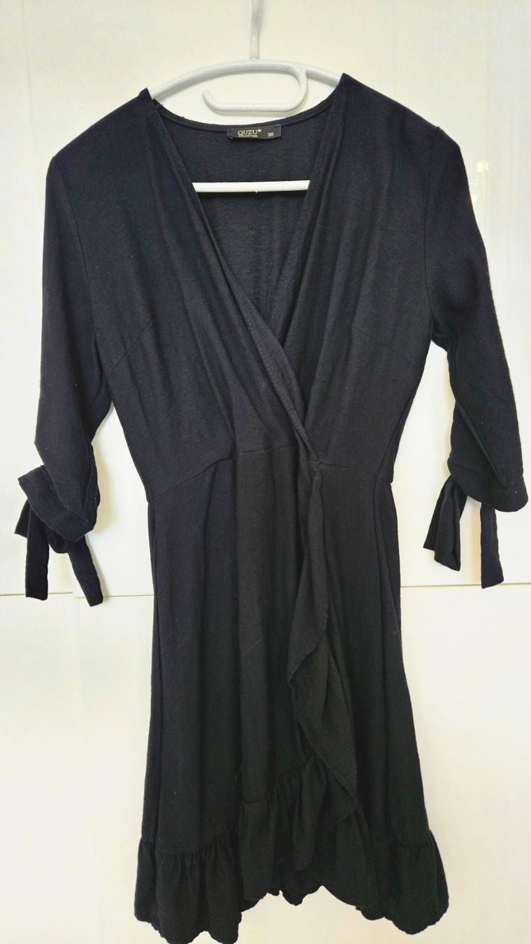 Vestiti: Schwarzes Carmen Kleid Gr. 36 mit Rüschen – Usato da Gossau ZH venduto da fashiontwo