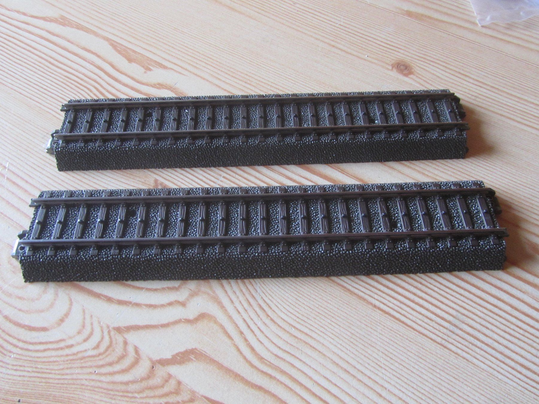 Märklin Modelleisenbahnen: Märklin HO 2x 24172 Gerades C-Gleis – Neu (gemäss Beschreibung) aus Porrentruy von Tarascon