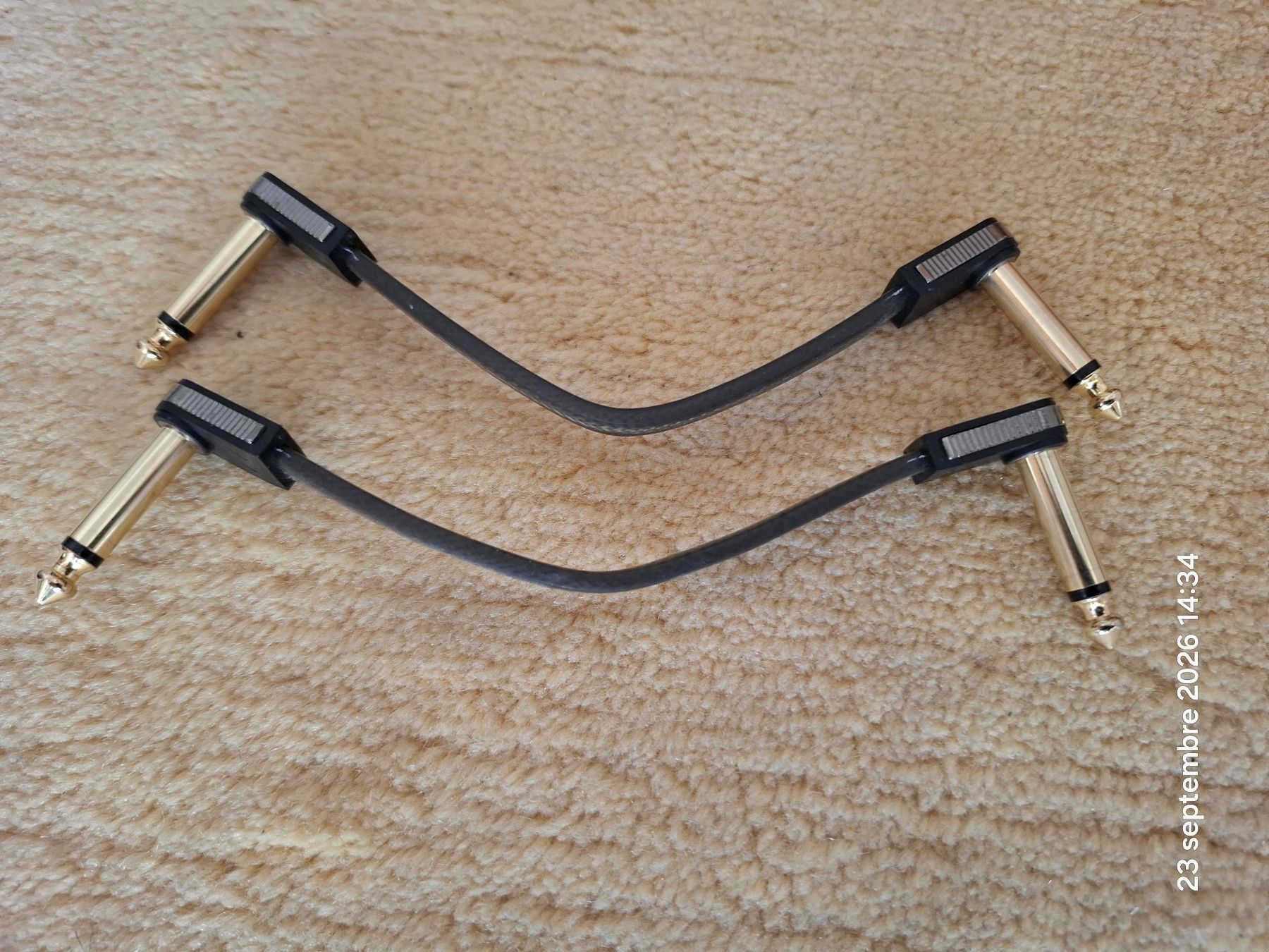 Strumenti musicali: 2 jack 6.3 10cm ultra plat – Usato da Yverdon-les-Bains venduto da Dan00