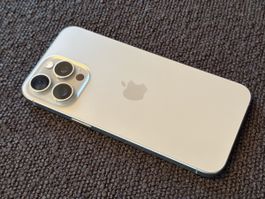 iPhone 15 Pro Max (256GB) in Titan Natur
