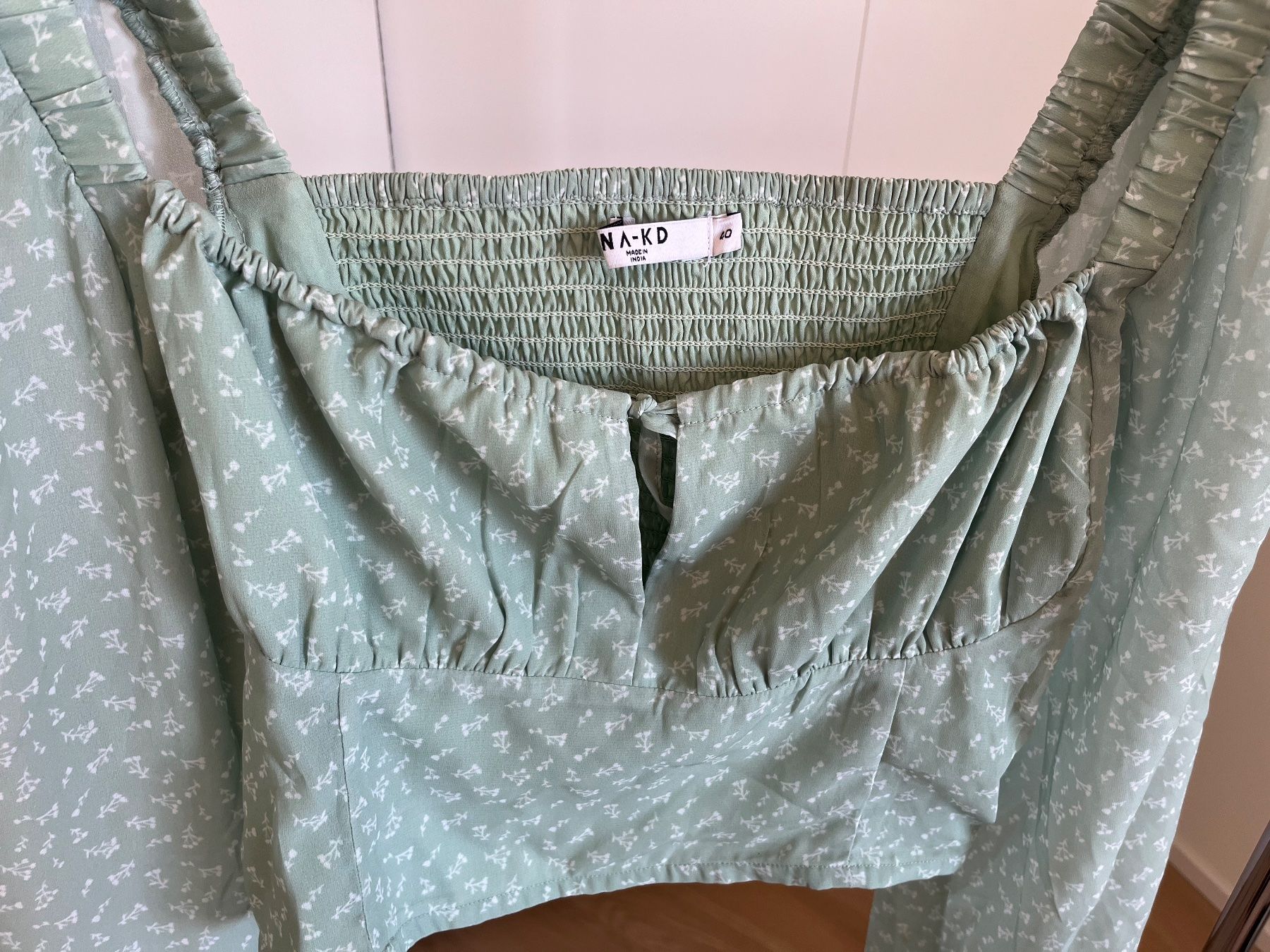 Na-kd Camicette: NA-KD Bluse, Gr. 40, hellgrün mit Blumenmuster – Usato da Zürich venduto da Estelle_C 1
