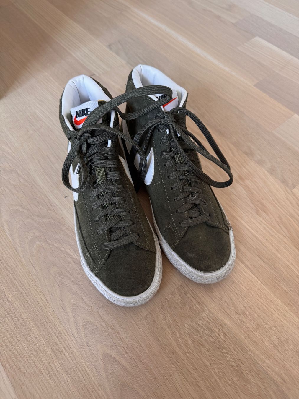 Nike Scarpe da uomo: Nike Blazer Mid '77 Premium Vintage – Usato da Aesch BL venduto da Sheisign