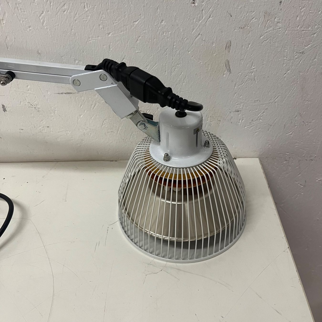 Lampen: Infrarot Wärmelampe – Gebraucht aus Niederdorf von LeptonAG_Labor 2