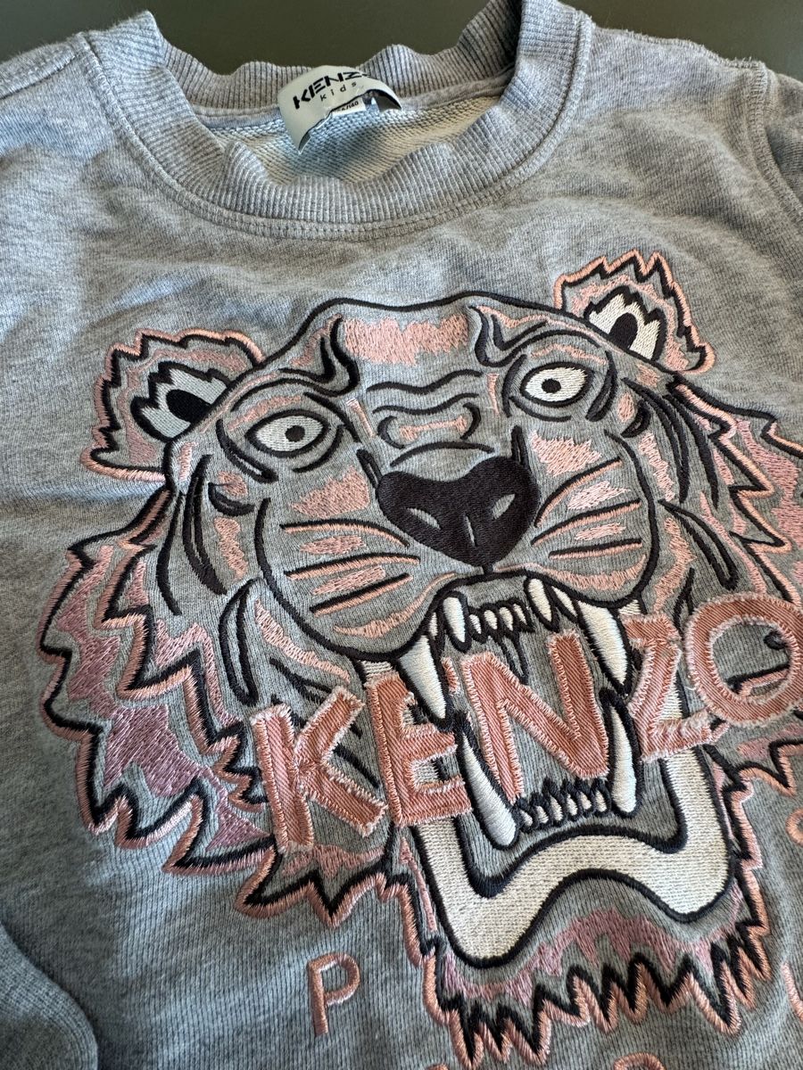 Kenzo Pulls et sweat-shirts: Kenzo Kids Pullover grau Tiger Print Grösse 10A/140 – D'occasion à Baar par sabrinas_welt 2