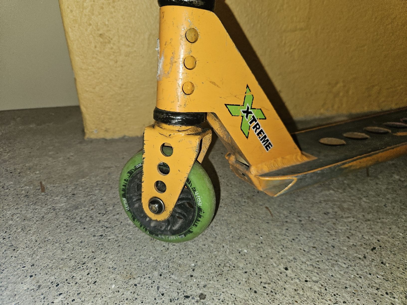 Kickboard: Stuntscooter Xtreme - Farbig – Usato da Zürich venduto da lallafu 1