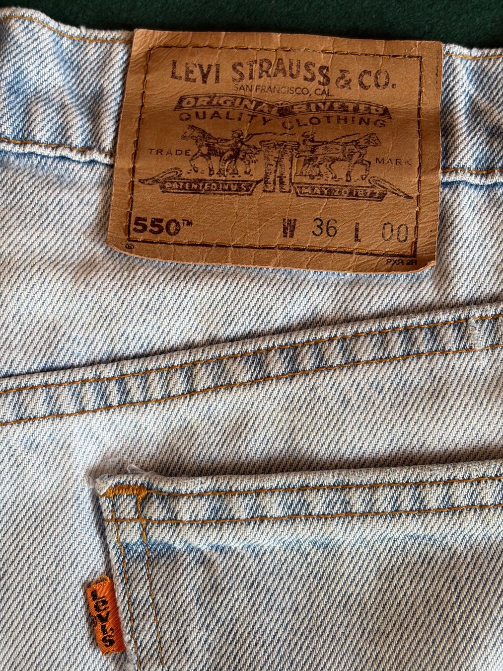 Levi's Jeans: LEVI'S VINTAGE Bermudashorts Größe 36 – Usato da Interlaken venduto da Bona55 5