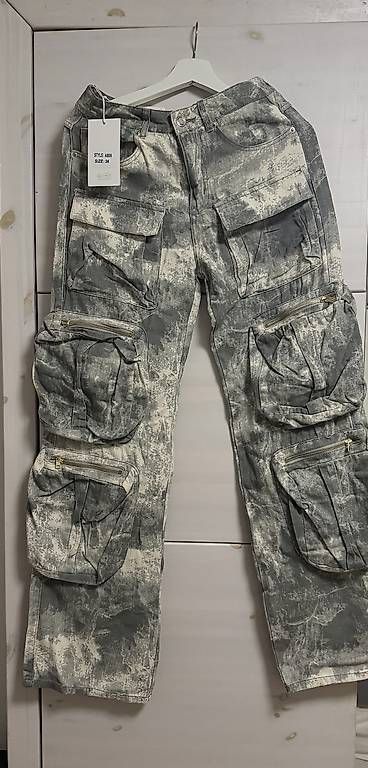 Hosen: Cargo  – Neu und originalverpackt aus Yverdon-les-Bains von may_r5f7