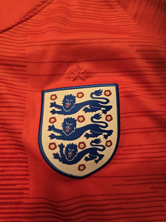 Nike Maillots de corps & Pantalons: England Match Trikot rot, neu mit Etikett, Grösse L! – Neuf avec emballage d'origine à Tuggen par Zweitechanceboutique 1