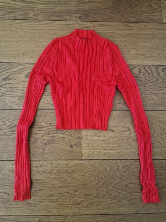 Roter Ripp-Pullover Stehkragen Cropped Grösse S neuwertig