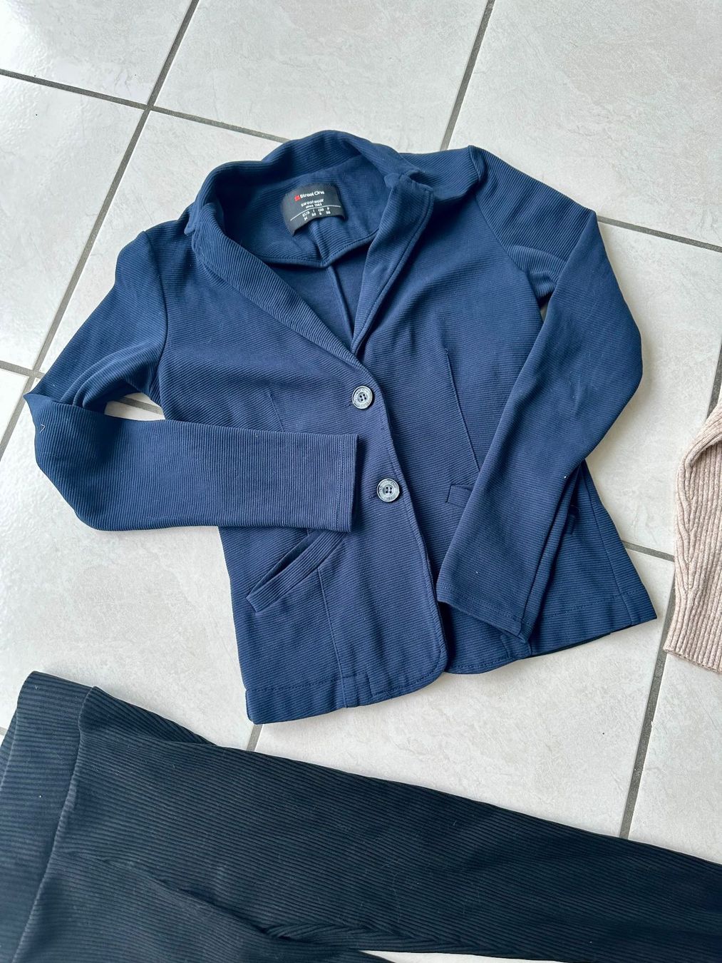 Lotti & Set di vestiti: Kleiderpaket Mädchen Gr.S (Gr.176) – Usato da Jonschwil venduto da Tschibo73 3