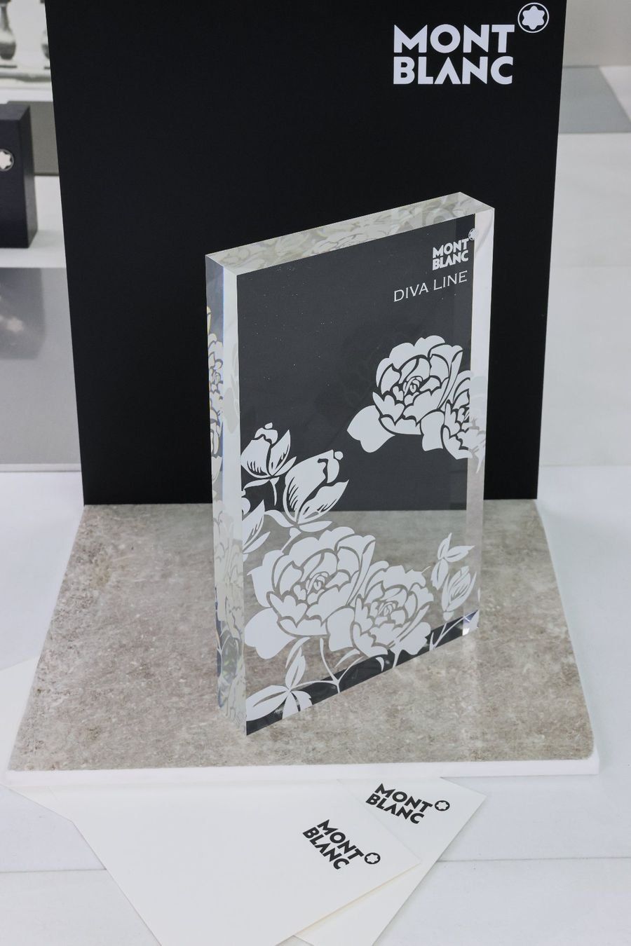 Tutte le decorazioni: NEU - MONTBLANC original "DIVA LINE" Dekor aus Plexiglas – Nuovo (secondo la descrizione) da Kilchberg ZH venduto da Luxury-Goods-CH 1