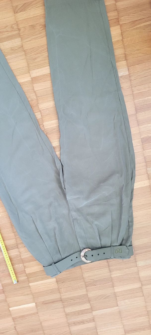 Pantalons: Rinascimento Khaki Stoffhose Gr.S mit Gürtel, – D'occasion à Emmenbrücke par gatasalvache 4