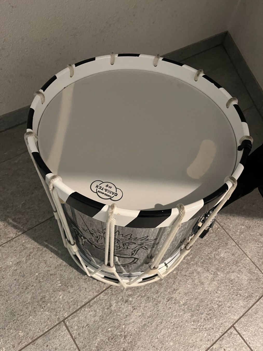 Strumenti musicali: Basler Trommel 4/4 – Usato da Kriens venduto da Flying-Hirsch 5