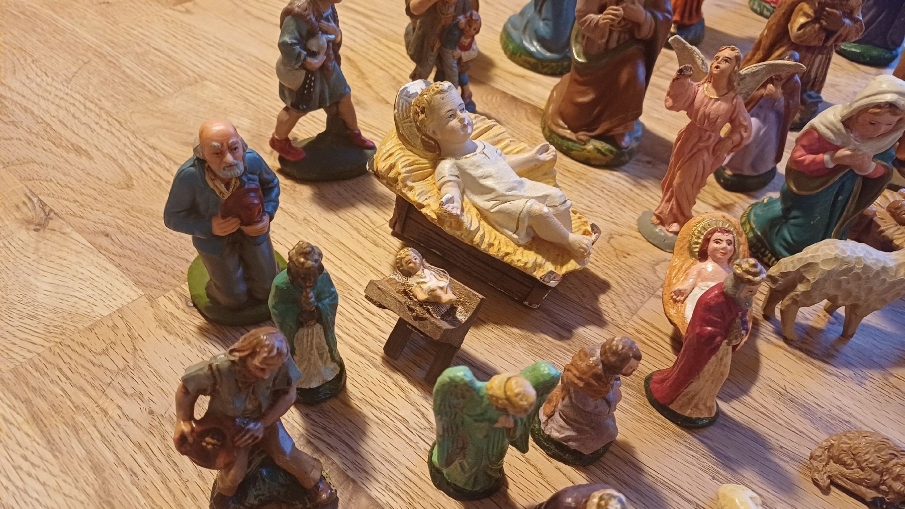 Statuette: 54 Antike Krippenfiguren – Usato da Flawil venduto da Pinkmalibu 2